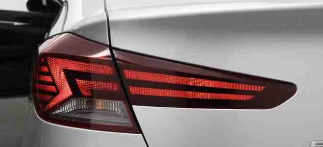 Hyundai Elantra 2019 stop işığı Hyundai Elantra 2019 stop işığı