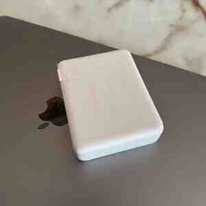 Apple 140W USB-C Power Adapter Apple 140W USB-C Power Adapter