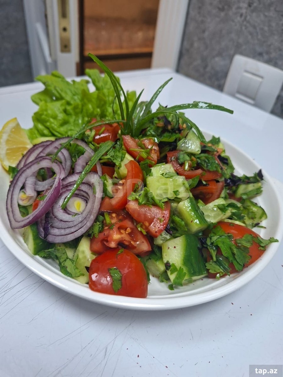 Salat və qəlyanaltı ustası işi axtarıram Salat və qəlyanaltı ustası işi axtarıram