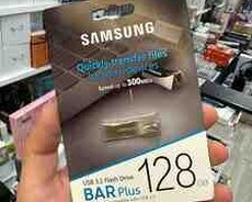 USB flaş və yaddaş kartları