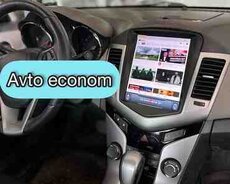 Chevrolet Cruze Tesla monitoru