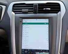 Ford Fusion monitoru