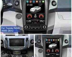 Toyota RAV4 monitoru Tesla