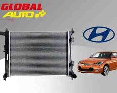 Hyundai Veloster su radiatoru