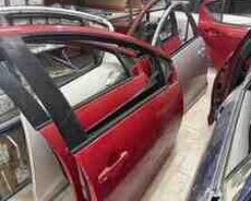 Toyota Aqua 2012 qapısı