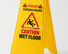 Sahənin yaş olmasını xəbərdarlıq nişanı(iki tərəfli)