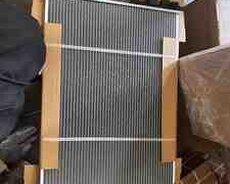 BYD Destroyer 05 su radiatoru