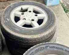 Ford təkərləri R15