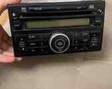 Nissan Sunny monitoru