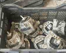 BMW F10 F30 mühərrik yastığı