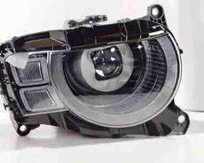 Land Rover Defender 2025 farası