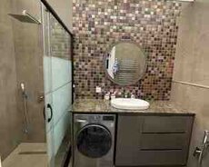 Duş kabinası və moydadır