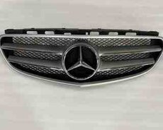 Mercedes W212 radiator barmaqlığı