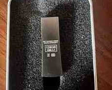 Tesla USB flaş kartı