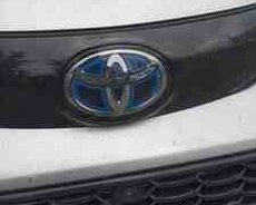 Toyota hibrit kapot və baqaj nişanı