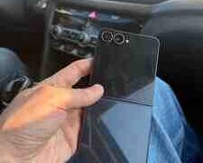 Samsung Galaxy Z Flip 7 Jet Black 256GB, 12GB