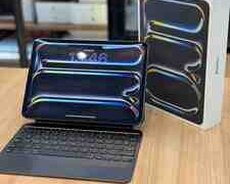 Apple iPad Pro 11 İnch M4 256 GB + Magic keyboard