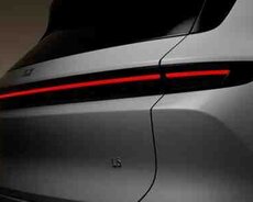 Lixiang L9 orta arxa işığı