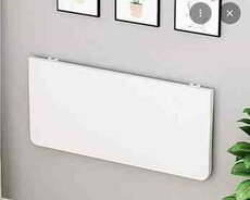 Divara açılıb yığılan masa