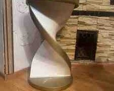 Dekorativ jurnal masası