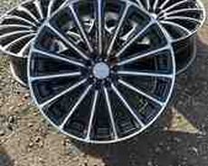 Universal disklər R18