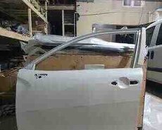 Toyota Corolla Cross qapısı