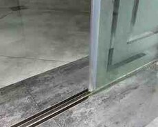 Şüşə qapılar üçün rels