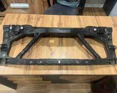 Land Rover Defender 2024-2026 ön ekranı