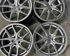 Avant Garde M580 disklər R19