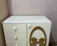 Комод и кроват