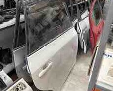 Toyota 2012 V qapısı