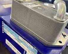 Volvo yağ radiatoru və kitabça