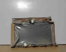 Toyota Camry 2012 su radiatoru