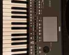 Piano Korg pa600