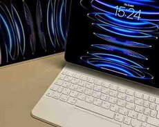 Apple iPad Pro M2 with Magic keyboard