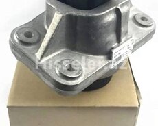 Land Rover motor poduskasi