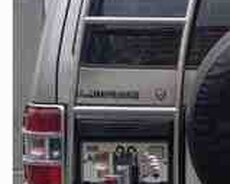 Mitsubishi Pajero nərdivanı