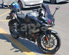 Motosiklet Bajaj Pulsar RS 200, 2024 il