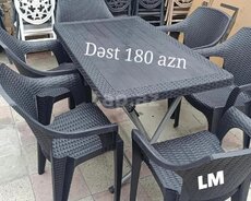 Plastik masa və oturacaqları