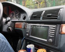 BMW E39 monitoru