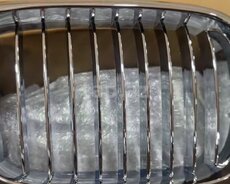 BMW E39 xrom radiator barmaqlığı