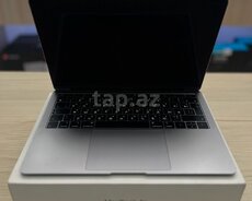 Apple MacBook Air 13-inch (2019)