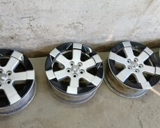Toyota Prius diskləri R15
