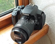 Fotoaparat Canon EOS 700D