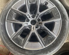 BMW i4 təkəri R18