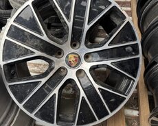 Porsche Taycan diskləri
