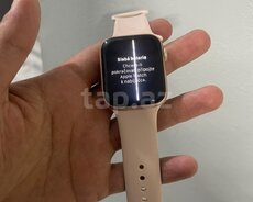 Apple Watch Series 5 Aluminum Gold 44mm