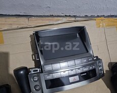 Lexus LX 570 monitoru