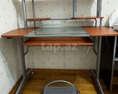 Kompüter masası