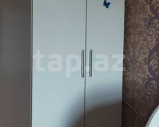 Dolab və yazı masası